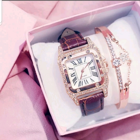 Beautiful watches comes with bracelets  all colors are disponible - Picture 3 of 7